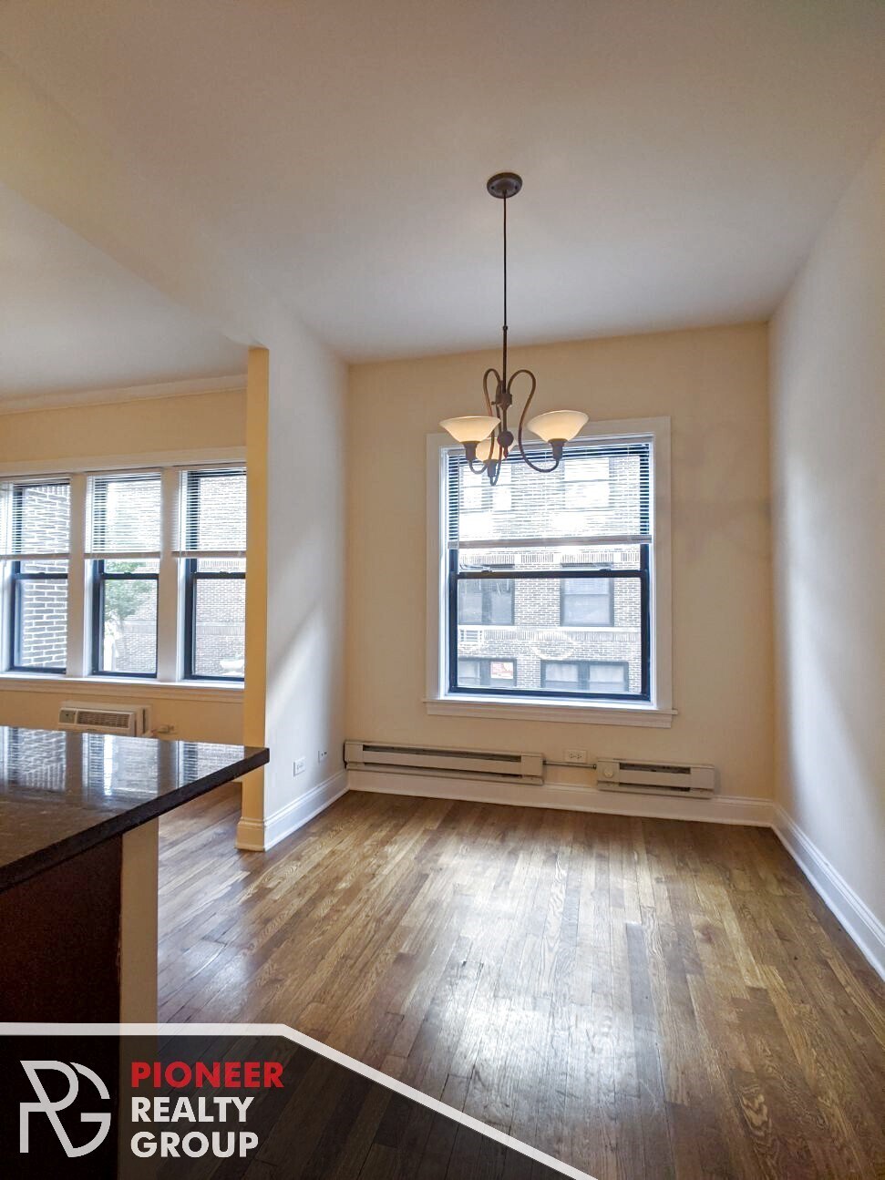 Building Photo - 736 W Addison St
