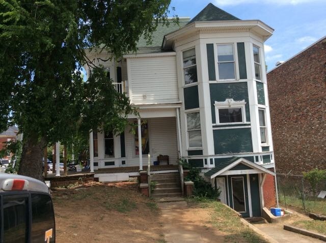 Building Photo - 1318 Laurel Ave