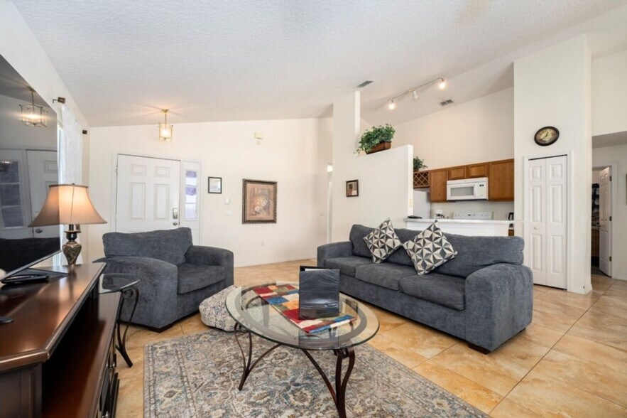 Building Photo - 447 High Point Dr