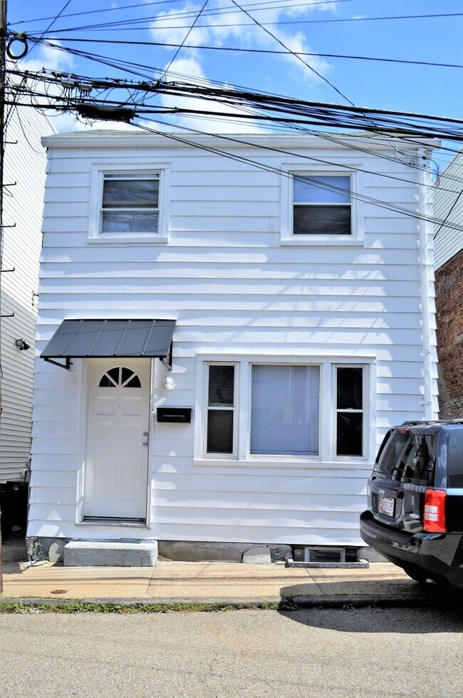 Primary Photo - Amazing 3 bed, 1.5 bath, rental home in So...