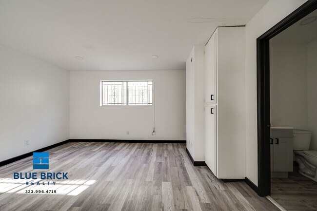 Building Photo - 8204 Langdon Ave