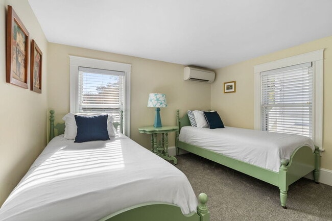 Building Photo - 181 Main St