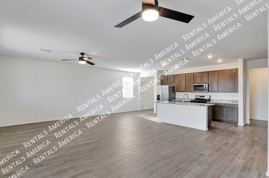 Building Photo - 8905 E Pantano Bluff Dr