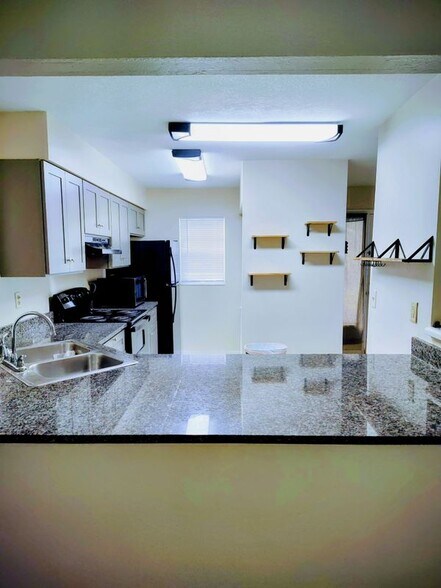 Building Photo - 175 Yorktowne Dr