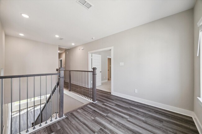 Building Photo - 10961 Hewitt Cliff Ln