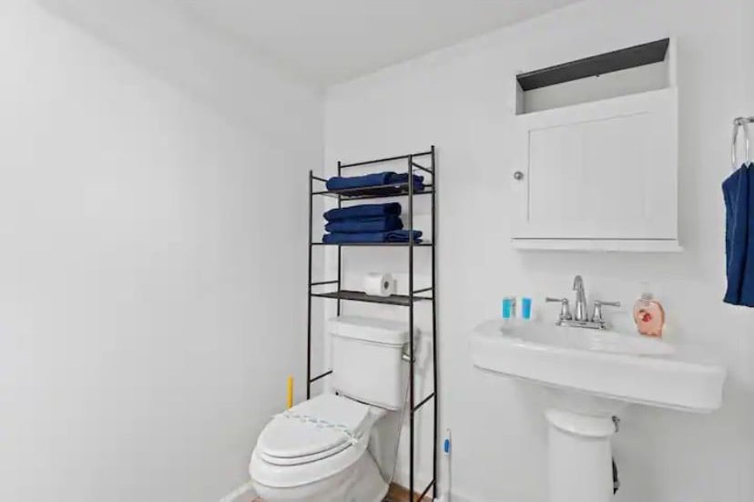 Building Photo - Room in Duplex on Dixon Dr