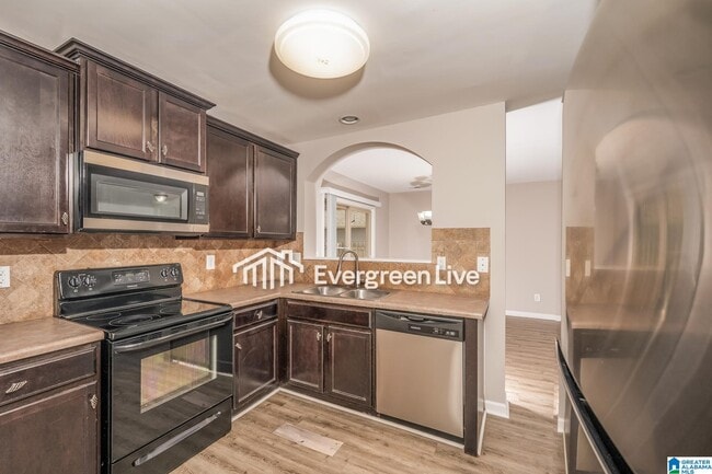 Building Photo - 4853 Woodford Wy