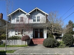 Building Photo - 2-3 Bedroom Apartment in Historic House