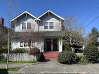 Building Photo - 2-3 Bedroom Apartment in Historic House