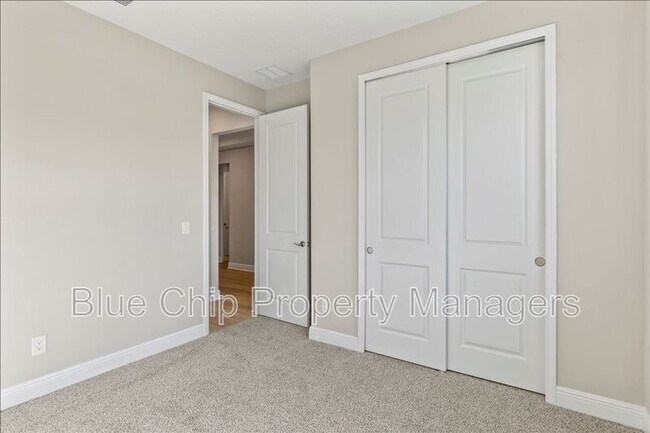 Building Photo - 1229 Pampus Dr