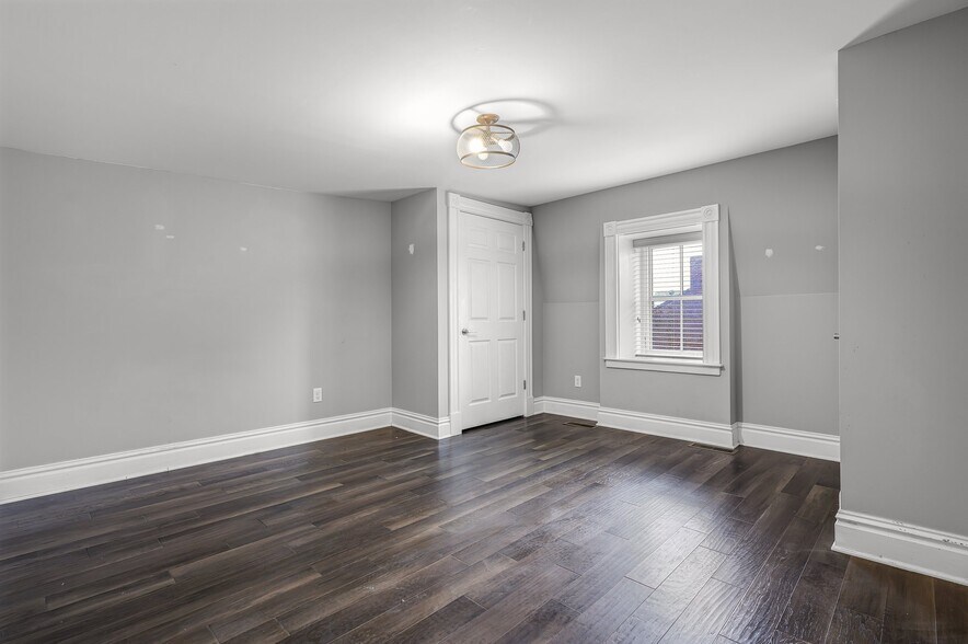 Building Photo - 2111 Menard St