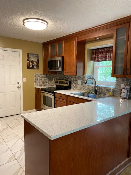 Building Photo - 1415 E 153rd Terrace