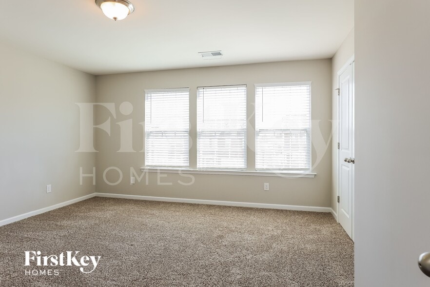 Building Photo - 109 Longleaf Dr