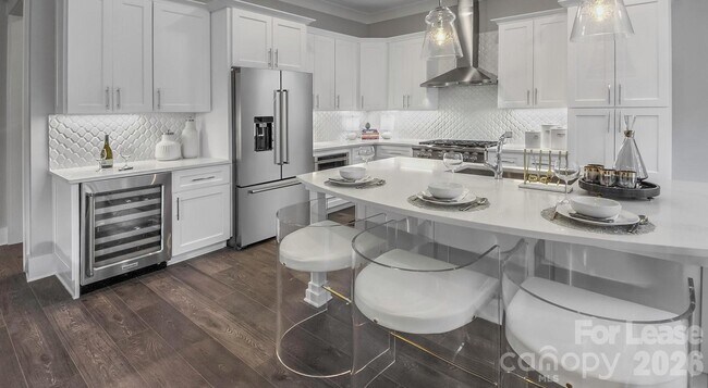 Building Photo - 2426 Vail Ave