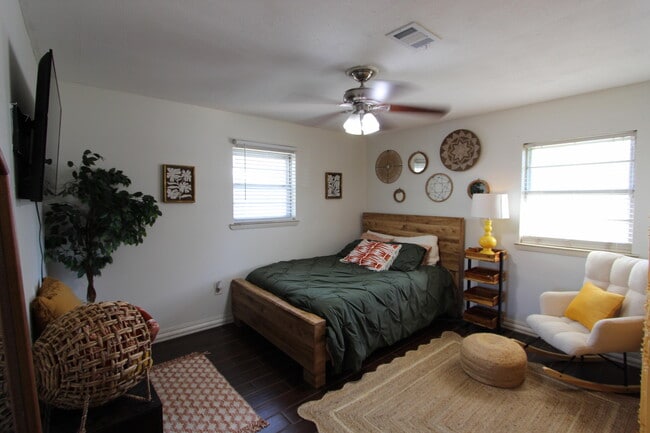 Building Photo - 41 Moriarty St NW