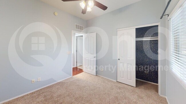Building Photo - 1419 W Red Creek Dr