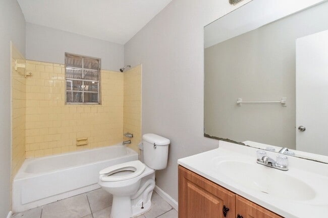 Building Photo - Charming Brick Home Close to Downtown Mobile and Quick Access to I-10!