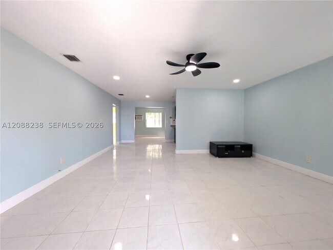 Building Photo - 2912 Sunshine Blvd