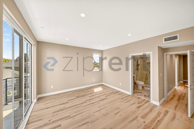 Building Photo - Unit 1