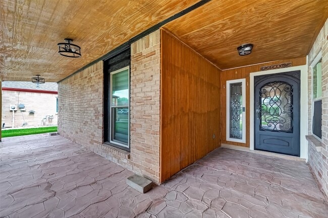 Building Photo - 19818 Packwood Dr