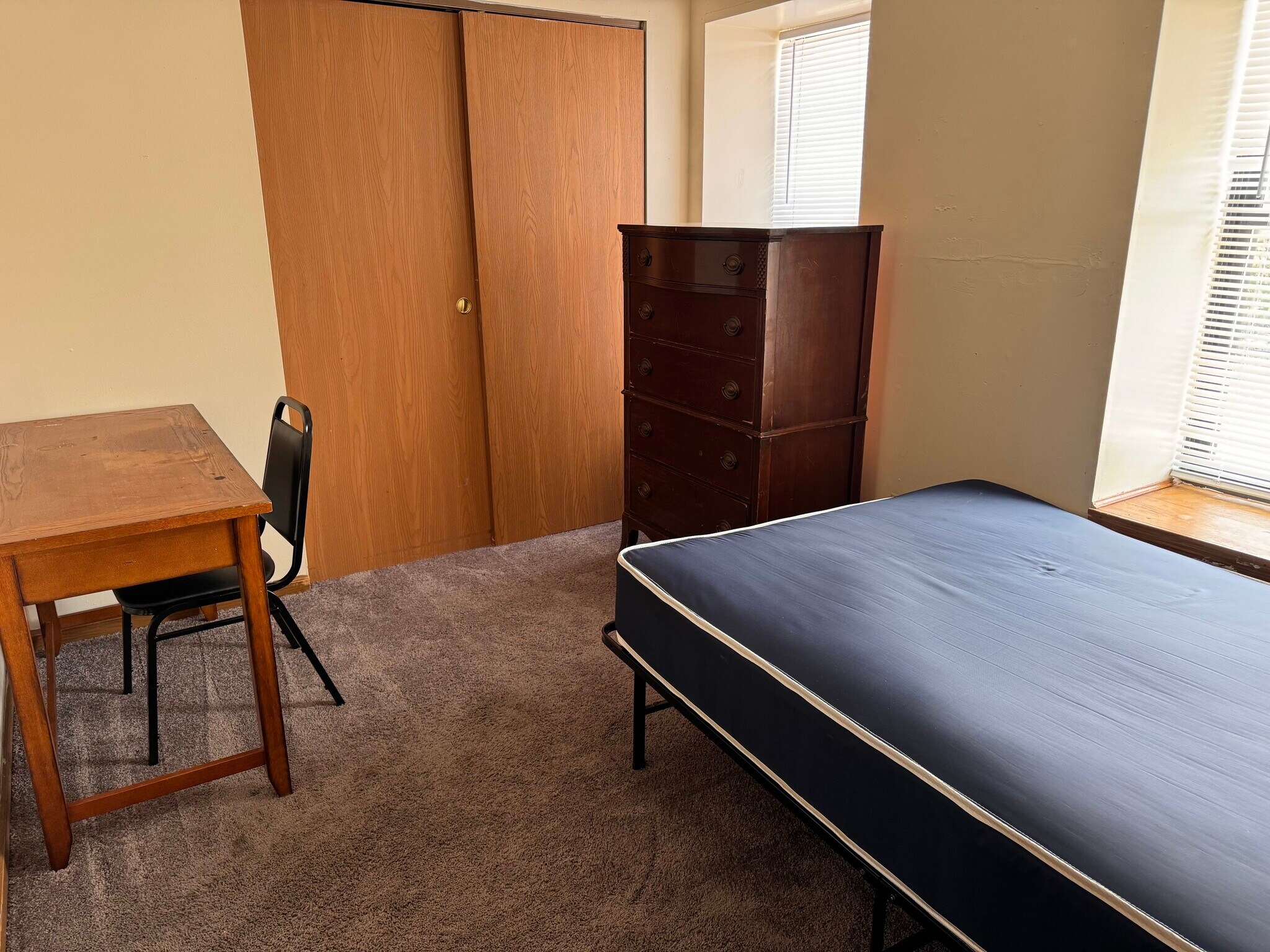 Building Photo - 700 N Adelaide St