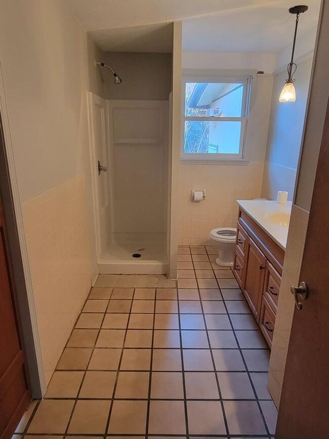 Building Photo - FOR LEASE - 3 Bed, 2 Bath, SINGLE-FAMILY HOME ON 5 ACRES IN LEBANON!