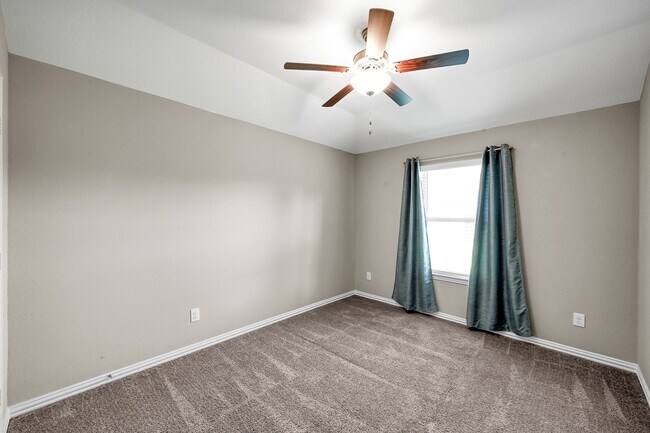 Building Photo - 2372 Old Stone Dr