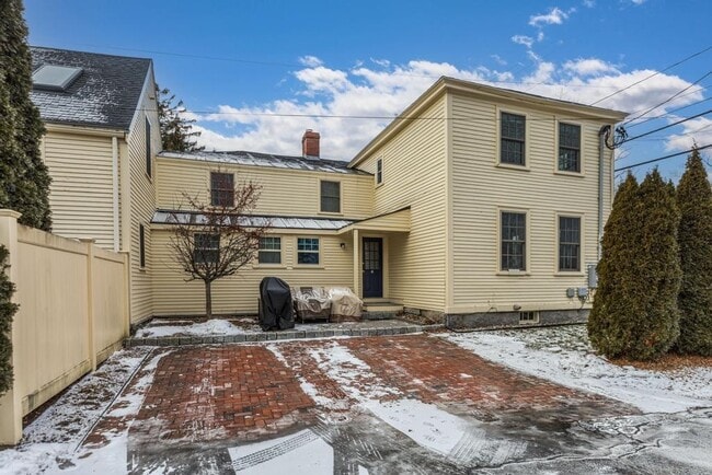 Building Photo - 2 Walker Ln