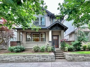 Building Photo - Incredibly Large 4 Bed 2.5 Bath Charmer!