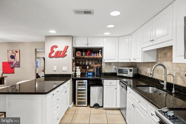Building Photo - 1410 Chanticleer