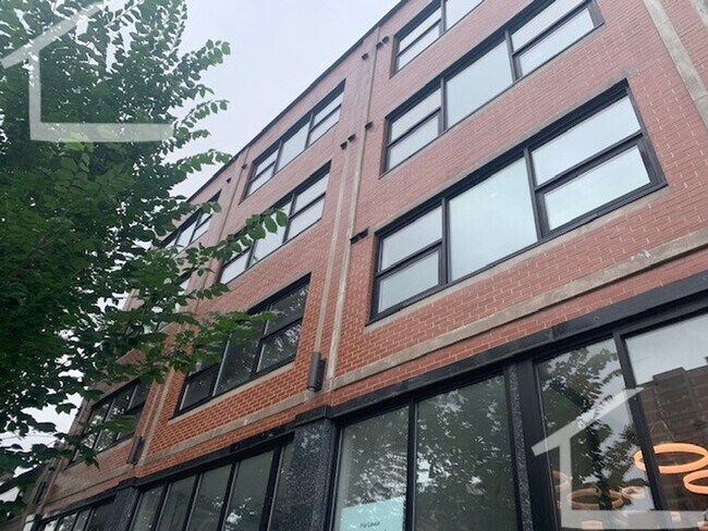 Building Photo - 1028 Commonwealth Ave