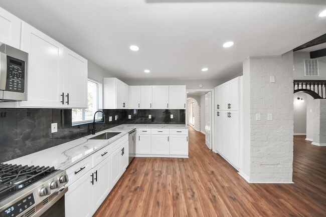 Building Photo - 18330 Cape Bahamas Ln