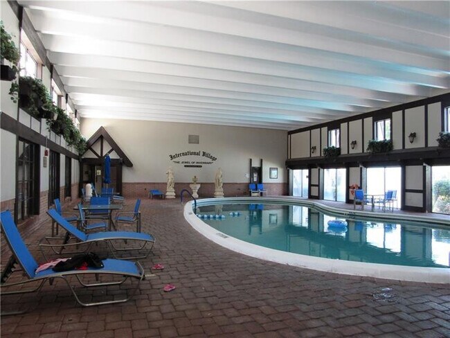 Building Photo - 3760 Inverrary Dr