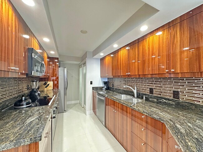 Building Photo - 3000 N Ocean Dr