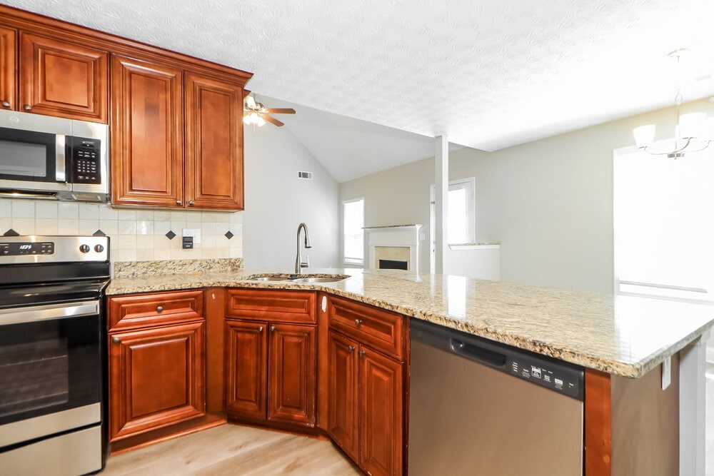 Building Photo - 2950 Northcliff Dr