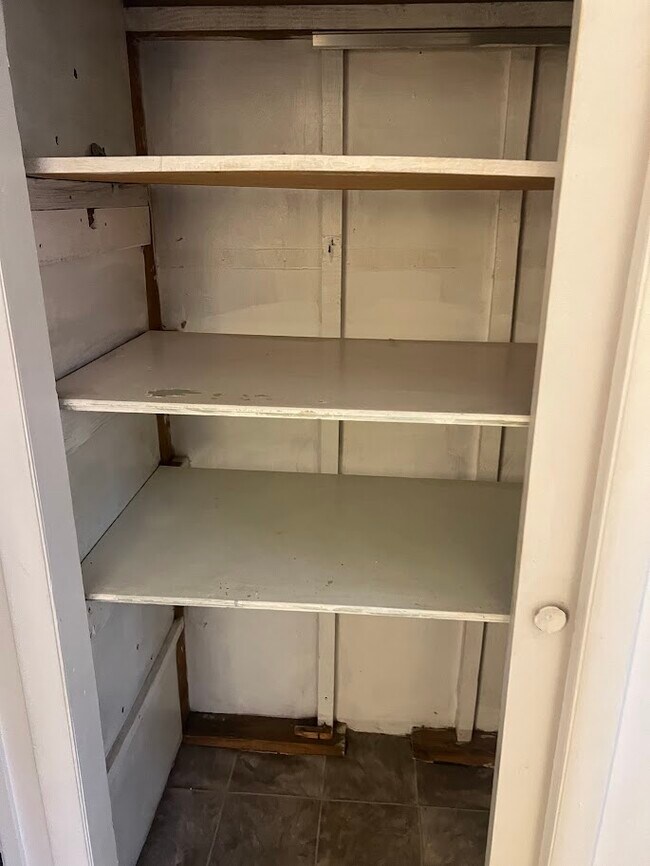 Building Photo - 1536 N Viking Dr