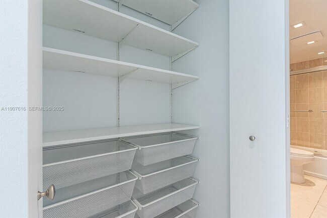 Building Photo - 2821 N Miami Beach Blvd