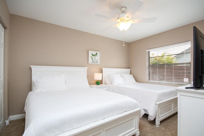 Building Photo - 7460 San Clemente Pl
