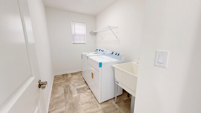 Building Photo - 826 Kuss Dr