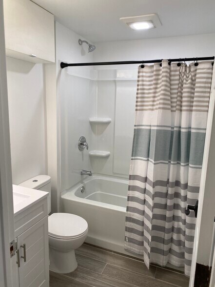 Building Photo - 140 Clark St