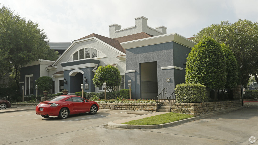 Primary Photo - Villas at Hermann Park