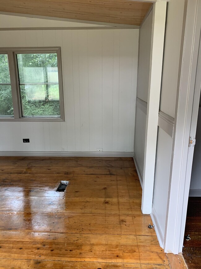 Building Photo - 1074 Enoch Ln