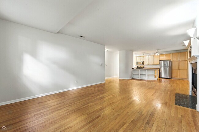Building Photo - 1535 N Wicker Park Ave