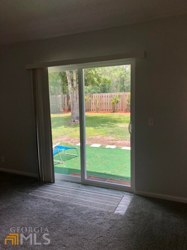 Building Photo - 304 McQueen Cir