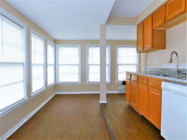 Building Photo - 216 Maple St