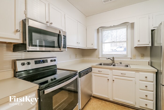 Building Photo - 5312 Carolwood Dr