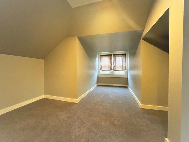 Building Photo - 381 Alden Ave