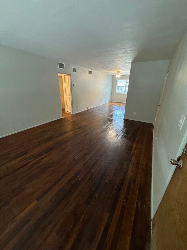 Building Photo - 2117 Spring Park Rd