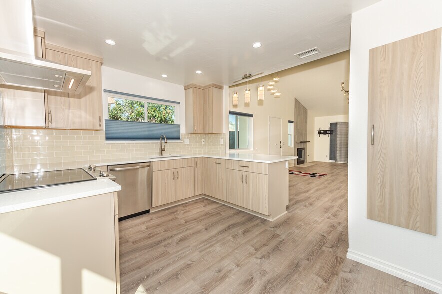 Kitchen - 10913 Draco Rd