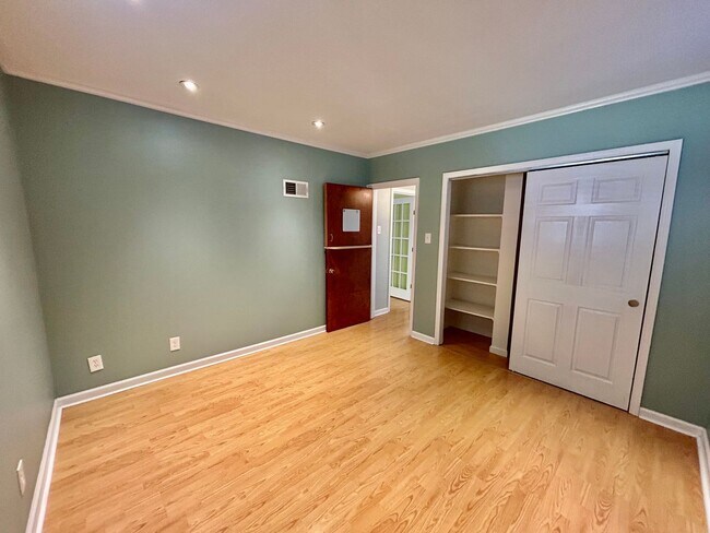 Building Photo - Amazing Home in Tahoma Terrace!